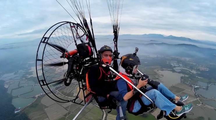 Paramotoring 